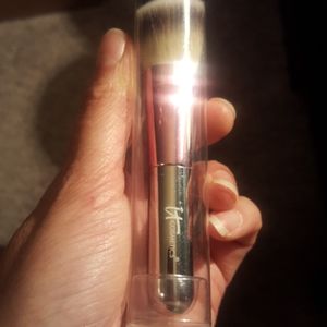 it cosmetics Makeup - Mini foundation brush by it cosmetics it cosmetics Makeup - Mini foundation brush by it cosmetics